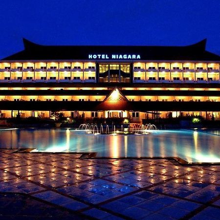 Hotel Niagara Prapat Bagian luar foto