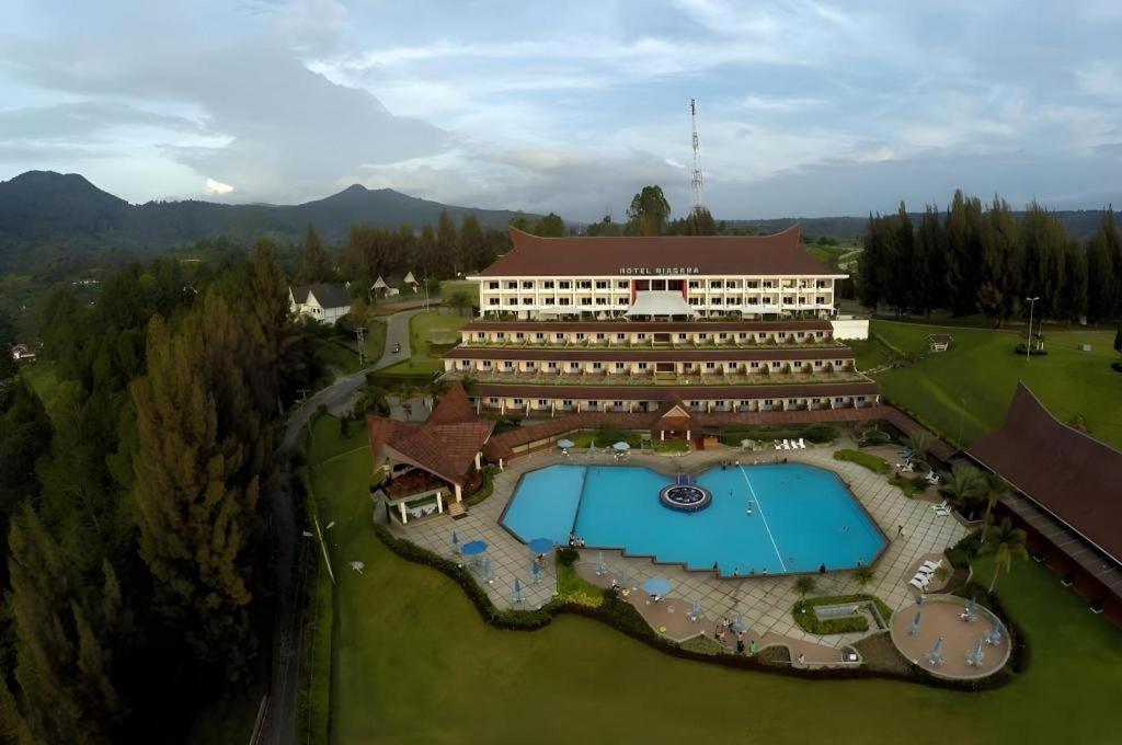 Hotel Niagara Prapat Bagian luar foto