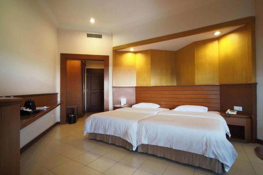 Hotel Niagara Prapat Bagian luar foto