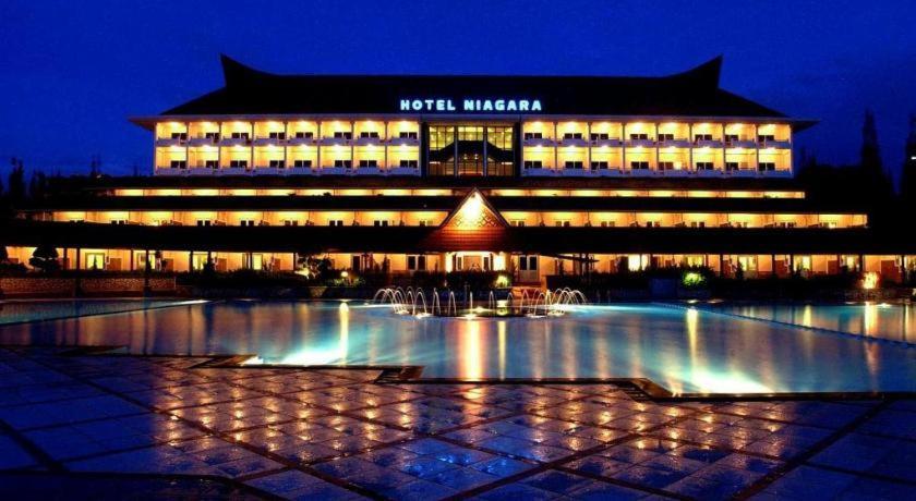 Hotel Niagara Prapat Bagian luar foto