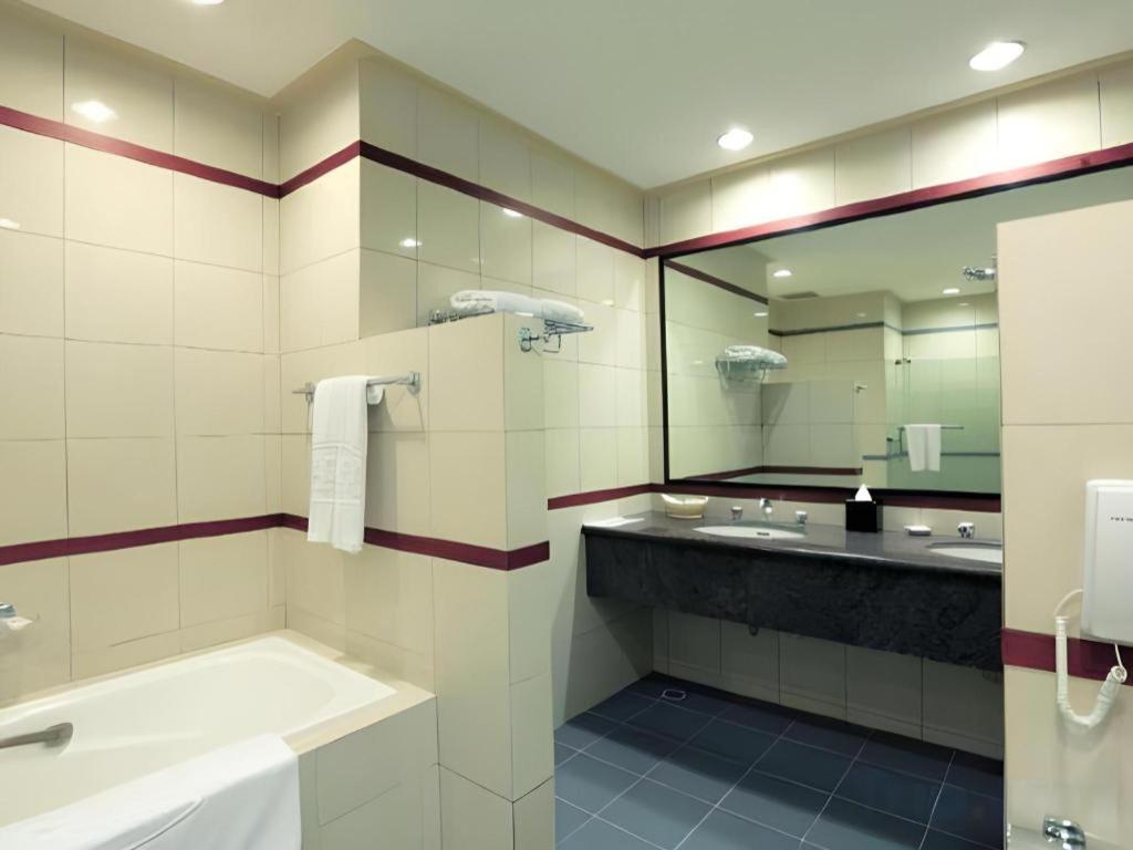 Hotel Niagara Prapat Bagian luar foto