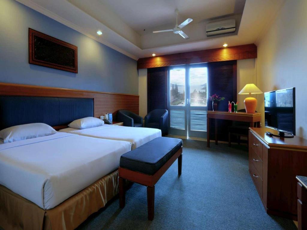 Hotel Niagara Prapat Bagian luar foto