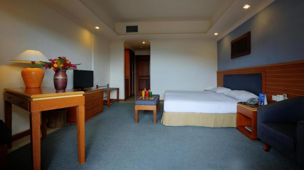 Hotel Niagara Prapat Bagian luar foto
