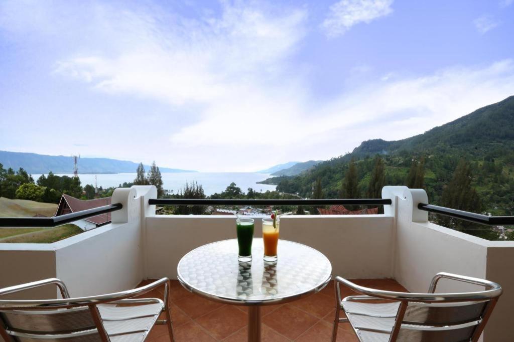 Hotel Niagara Prapat Bagian luar foto