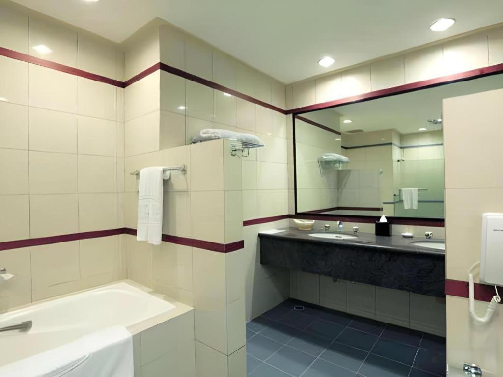 Hotel Niagara Prapat Bagian luar foto