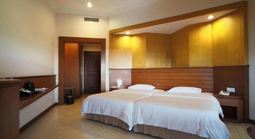Hotel Niagara Prapat Bagian luar foto